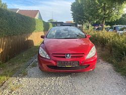 Rot Gebraucht 2005 Peugeot 307 CC Tendance Cabrio | 2.666 € (Fairer Preis)