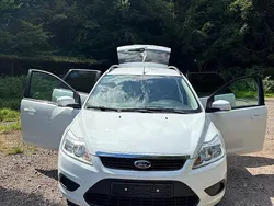 Weiß Gebraucht 2009 Ford Focus Kombi | 1.450 € (Superpreis)