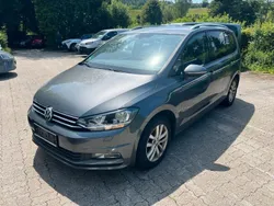 Grau Gebraucht 2016 VW Touran Comfortline Van / Kleinbus | 10.990 € (Fairer Preis)