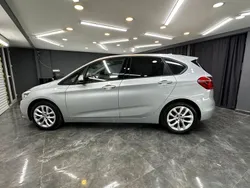 Silber Gebraucht 2015 BMW 218 Active Tourer Sport Line Van / Kleinbus | 12.690 € (Fairer Preis)