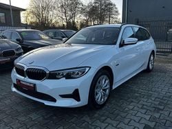 Weiß Gebraucht 2021 BMW 320e Sport Line Kombi | 26.490 € (Fairer Preis)