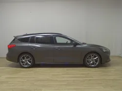 Grau Gebraucht 2020 Ford Focus ST-Line Limousine | 15.980 € (Guter Preis)