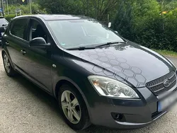 Grün Gebraucht 2008 Kia Ceed Limousine | 2.100 € (Fairer Preis)