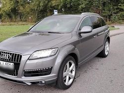 Grau Gebraucht 2010 Audi Q7 SUV | 12.000 € (Etwas zu teuer)