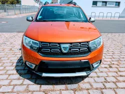Orange Gebraucht 2017 Dacia Sandero Celebration Kleinwagen | 6.999 € (Guter Preis)
