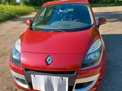 Rot Gebraucht 2010 Renault Scénic III Dynamique Van / Kleinbus | 4.200 € (Fairer Preis)