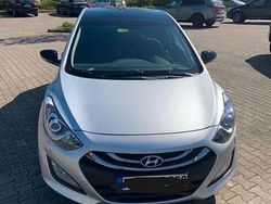 Silber Gebraucht 2015 Hyundai i30 Style Limousine | 10.750 € (Fairer Preis)