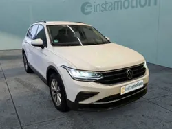 Weiß Gebraucht 2022 VW Tiguan Life SUV | 29.700 € (Etwas zu teuer)