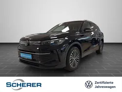 Deep black perleffekt (metallic) Gebraucht 2024 VW Tiguan Life SUV | 35.600 € (Guter Preis)