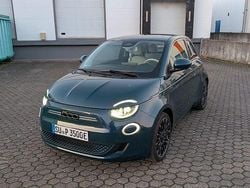 Grün Gebraucht 2023 Fiat 500e La Prima Limousine | 19.900 € (Guter Preis)