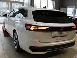 Pure white Gebraucht 2024 VW Passat Business Kombi | 32.900 € (Guter Preis)