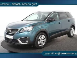 Grün Gebraucht 2019 Peugeot 5008 Active Van / Kleinbus | 17.300 € (Guter Preis)