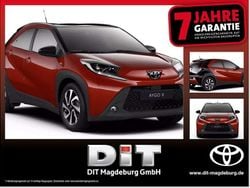 Chili red (3u4)/ black mica (2 Gebraucht 2025 Toyota Aygo Kleinwagen | 16.690 € (Guter Preis)