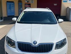 Weiß Gebraucht 2016 Skoda Octavia LAURIN & KLEMENT Kombi | 7.250 €