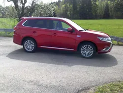 Rot Gebraucht 2021 Mitsubishi Outlander P-HEV Top SUV | 23.900 € (Fairer Preis)
