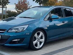 Grün Gebraucht 2016 Opel Astra Dynamic Kombi | 6.789 € (Fairer Preis)