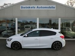 Weiß Gebraucht 2019 Ford Focus ST-Line Limousine | 16.500 € (Etwas zu teuer)