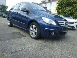 Blau Gebraucht 2010 Mercedes B200 Van / Kleinbus | 10.880 € (Teuer)
