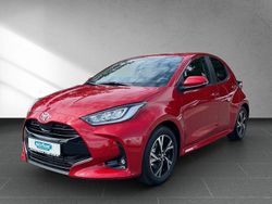 Rot Neu 2025 Toyota Yaris Hybrid Limousine | 28.151 € (Etwas zu teuer)