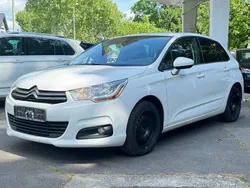 Weiß Gebraucht 2012 Citroën C4 SELECTION Limousine | 2.900 €