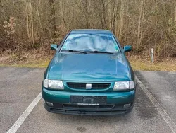 Grün Gebraucht 1997 Seat Cordoba Limousine | 1.200 €