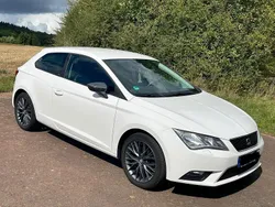 Weiß Gebraucht 2016 Seat Leon CONNECT Limousine | 8.980 € (Fairer Preis)