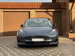 Grau Gebraucht 2021 Tesla Model 3 Long Range Limousine | 24.997 € (Guter Preis)