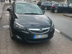 Schwarz Gebraucht 2013 Opel Astra Kombi | 2.000 €