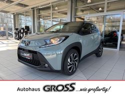6x3)/ black mica (209) (gruen Gebraucht 2024 Toyota Aygo Team Kleinwagen | 19.950 € (Etwas zu teuer)