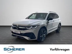 Weiß Gebraucht 2022 VW Tiguan Allspace R-line SUV | 49.990 €