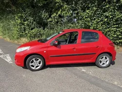 Rot Gebraucht 2009 Peugeot 206 Limousine | 1.150 €