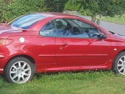 Rot Gebraucht 2003 Peugeot 206 CC Platinum Cabrio | 1.150 € (Guter Preis)