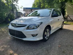 Weiß Gebraucht 2012 Hyundai i30 Edition Kleinwagen | 3.900 € (Fairer Preis)