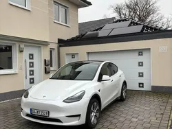 Weiß Gebraucht 2023 Tesla Model Y Standard Range SUV | 32.900 €
