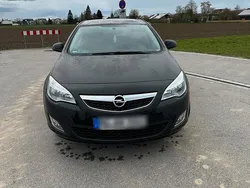 Schwarz Gebraucht 2011 Opel Astra Limousine | 3.200 € (Guter Preis)
