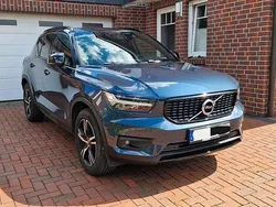 Blau Gebraucht 2022 Volvo XC40 R-Design SUV | 33.000 € (Fairer Preis)