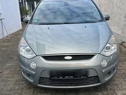 Grau Gebraucht 2010 Ford S-MAX S Van / Kleinbus | 4.900 € (Guter Preis)
