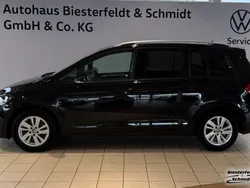 Deep black perleffekt Gebraucht 2024 VW Touran Comfortline Van / Kleinbus | 33.790 € (Fairer Preis)