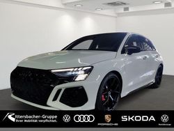 Weiß (gletscherweiß metallic) Gebraucht 2025 Audi RS3 Sportback Ambiente Kleinwagen | 66.901 € (Guter Preis)