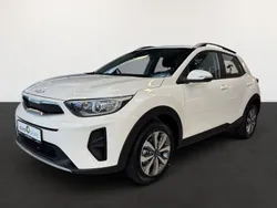Schneeweiß Gebraucht 2024 Kia Stonic Vision SUV | 19.380 € (Fairer Preis)