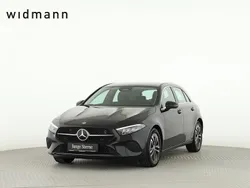 Metalliclack kosmosschwarz Gebraucht 2024 Mercedes A180 Advanced Limousine | 27.850 € (Guter Preis)