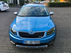 Blau Gebraucht 2015 Skoda Octavia Scout 4x4 Kombi | 12.999 € (Guter Preis)