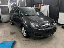 Schwarz Gebraucht 2011 Opel Zafira Van / Kleinbus | 3.299 € (Guter Preis)