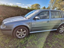 Silber Gebraucht 2003 Skoda Octavia Kombi | 1.200 €