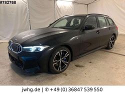 Black sapphire metallic Gebraucht 2024 BMW 330 M Sport Kombi | 34.950 € (Superpreis)