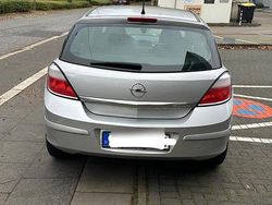 Grau Gebraucht 2006 Opel Astra Kleinwagen | 3.400 €