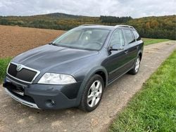 Grau Gebraucht 2008 Skoda Octavia Scout Kombi | 6.800 € (Teuer)