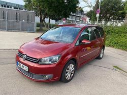 Rot Gebraucht 2011 VW Touran Van / Kleinbus | 8.990 € (Etwas zu teuer)