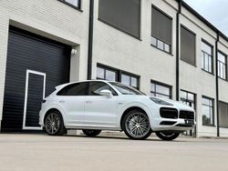 Weiß Gebraucht 2021 Porsche Cayenne SUV | 63.900 € (Superpreis)