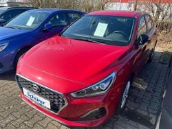 Fiery red / mic Gebraucht 2019 Hyundai i30 Turbo Kleinwagen | 15.490 € (Fairer Preis)